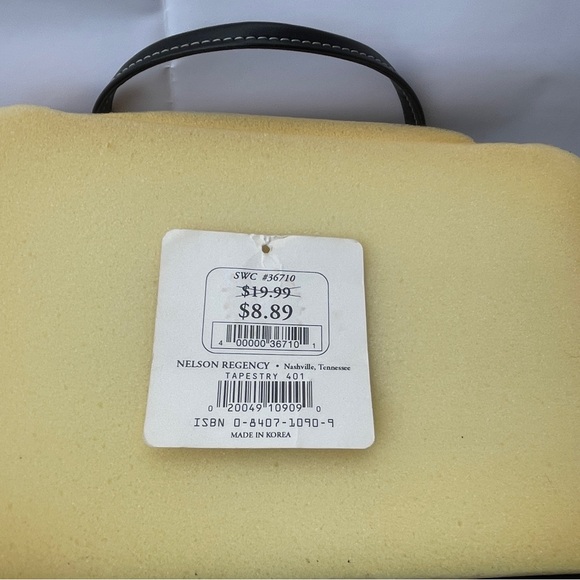 Nelson Regency Deluxe Bible Cover with Pink Floral Design - Picture 4 of 16